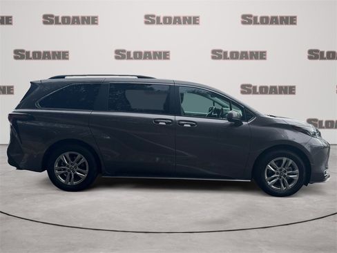 Used 2024 Toyota Sienna XLE image 6