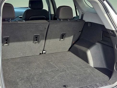 Used 2024 GMC Terrain SLE image 11