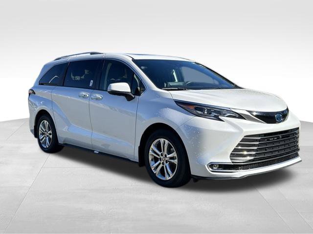 Used 2024 Toyota Sienna Platinum AWD/4WD image 7