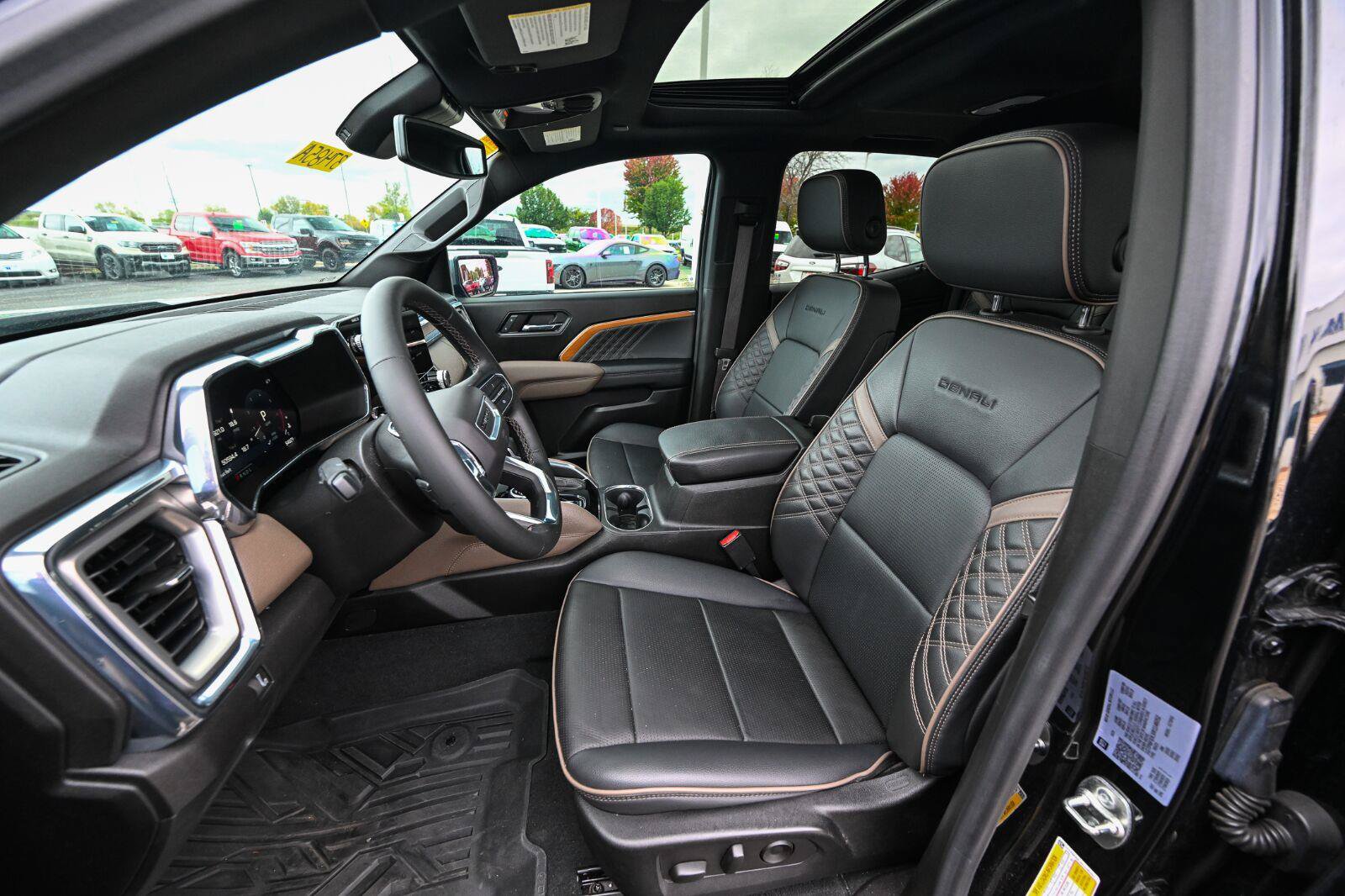 Used 2024 GMC Canyon Denali w/ LPO, Denali Black Edition AWD/4WD image 19