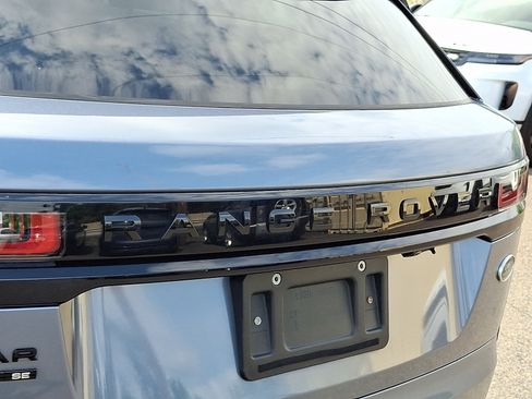 Used 2019 Land Rover Range Rover Velar R-Dynamic SE AWD/4WD image 29