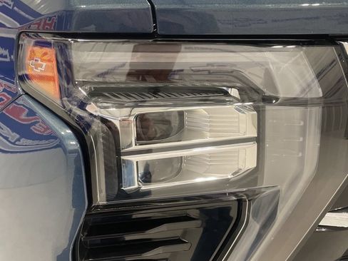 Used 2025 Chevrolet Silverado 2500 LTZ w/ LTZ Plus Package image 54