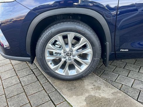 New 2026 Toyota Highlander Limited image 10