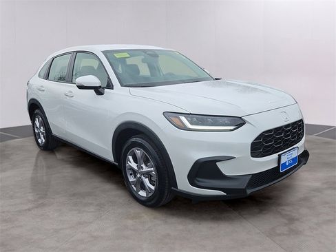 Certified 2023 Honda HR-V LX image 3