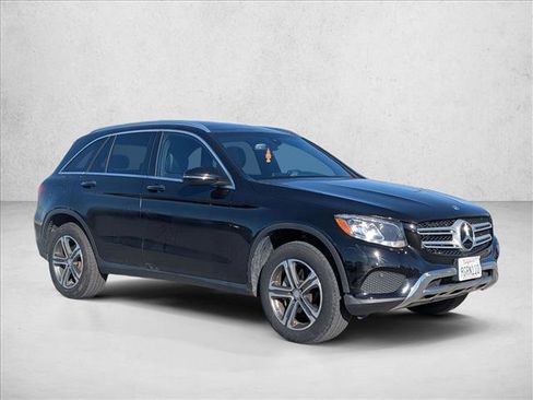 Used 2017 Mercedes-Benz GLC 300 4MATIC image 3