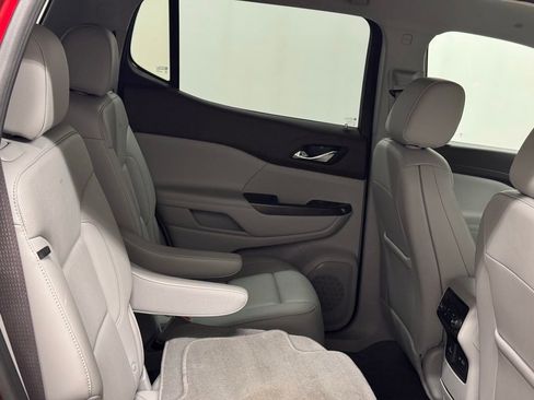 Certified 2023 GMC Acadia SLT w/ Technology Package image 11