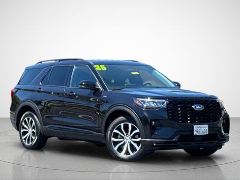 Used 2025 Ford Explorer ST-Line AWD/4WD image 2