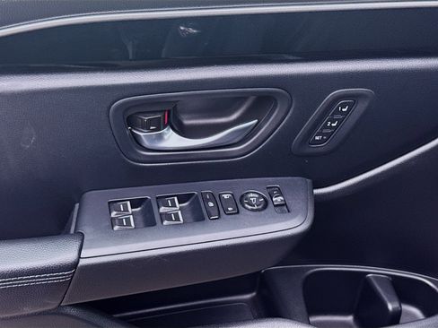 Certified 2025 Honda Pilot Touring image 17