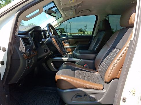 Used 2018 Nissan Titan Platinum Reserve AWD/4WD image 19