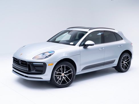 Certified 2026 Porsche Macan AWD/4WD image 1