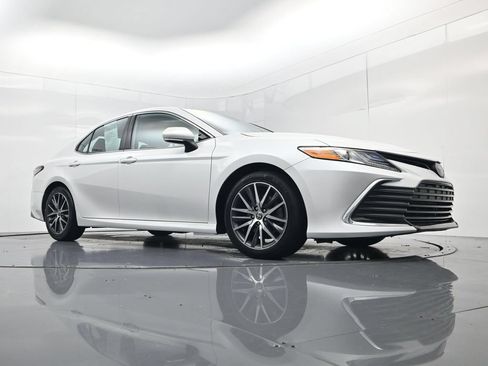 Used 2022 Toyota Camry XLE w/ Cold Weather Package FWD image 47
