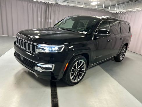 Used 2023 Jeep Wagoneer L Series III w/ Premium Group I AWD/4WD image 3