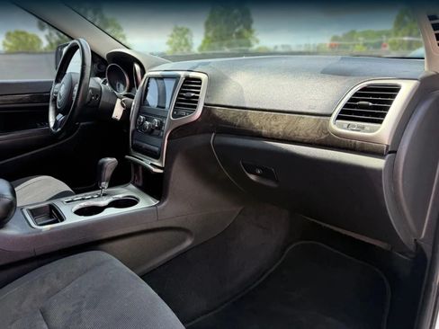 Used 2013 Jeep Grand Cherokee Laredo AWD/4WD image 19