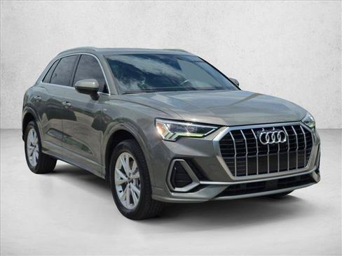 Used 2022 Audi Q3 2.0T Premium Plus w/ Premium Plus Package AWD/4WD image 3