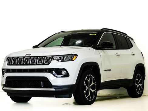 Used 2025 Jeep Compass Limited AWD/4WD image 3