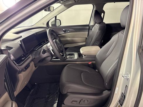 New 2026 Kia Carnival EX FWD image 27