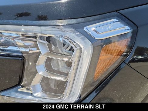 Used 2024 GMC Terrain SLT FWD image 10