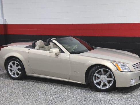 Used 2006 Cadillac XLR image 2