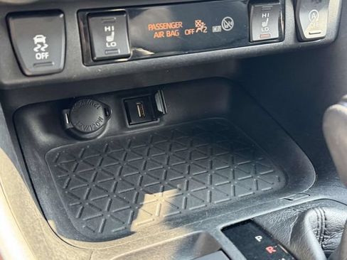 Used 2020 Toyota RAV4 XLE Premium AWD/4WD image 15