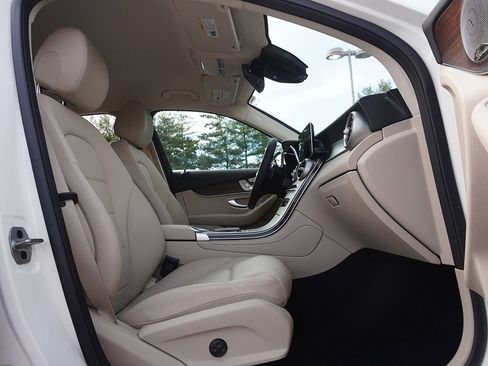 Used 2021 Mercedes-Benz GLC 300 4MATIC image 32