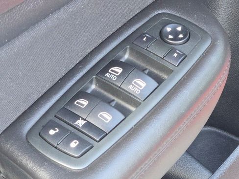 Used 2015 Chrysler 200 Limited w/ Convenience Group FWD image 18