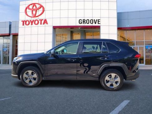 Used 2025 Toyota RAV4 LE AWD/4WD image 2