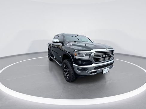Used 2019 RAM 1500 Laramie AWD/4WD image 2