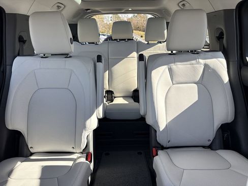 New 2026 Land Rover Defender 130 X-Dynamic SE image 29