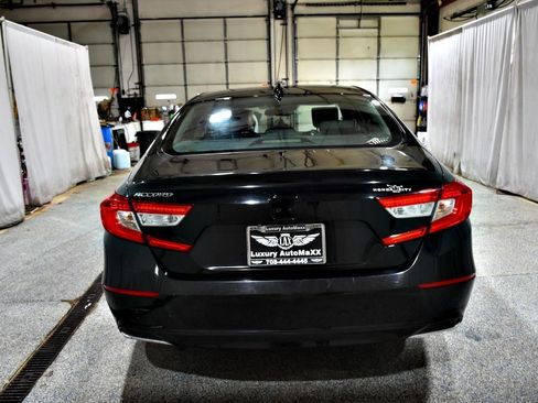 Used 2018 Honda Accord EX image 5