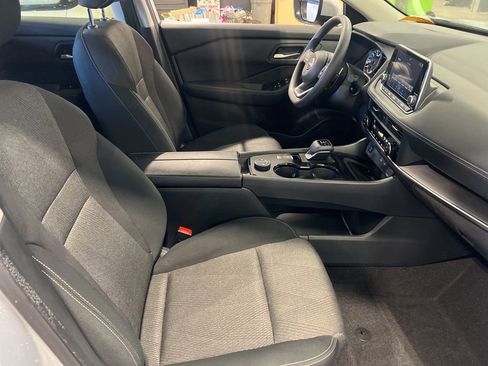 Certified 2024 Nissan Rogue SV image 22