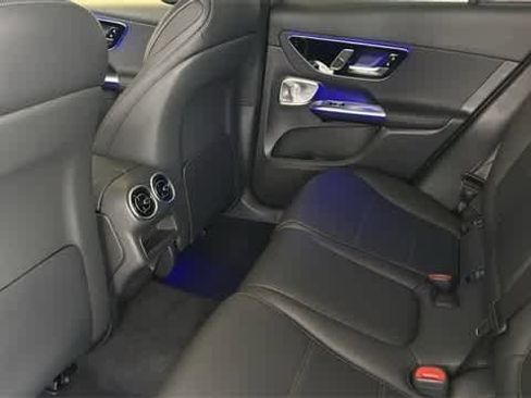 Used 2025 Mercedes-Benz GLC 300 4MATIC image 38