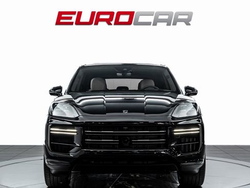 Used 2025 Porsche Cayenne Turbo image 8