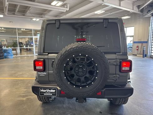 Used 2021 Jeep Wrangler Unlimited Sahara w/ Uconnect 4C Nav & Sound Group AWD/4WD image 6