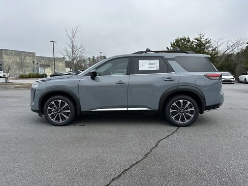 New 2026 Nissan Pathfinder Platinum image 5