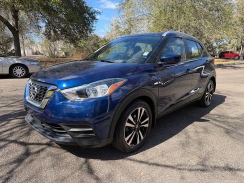 Used 2020 Nissan Kicks SV image 3
