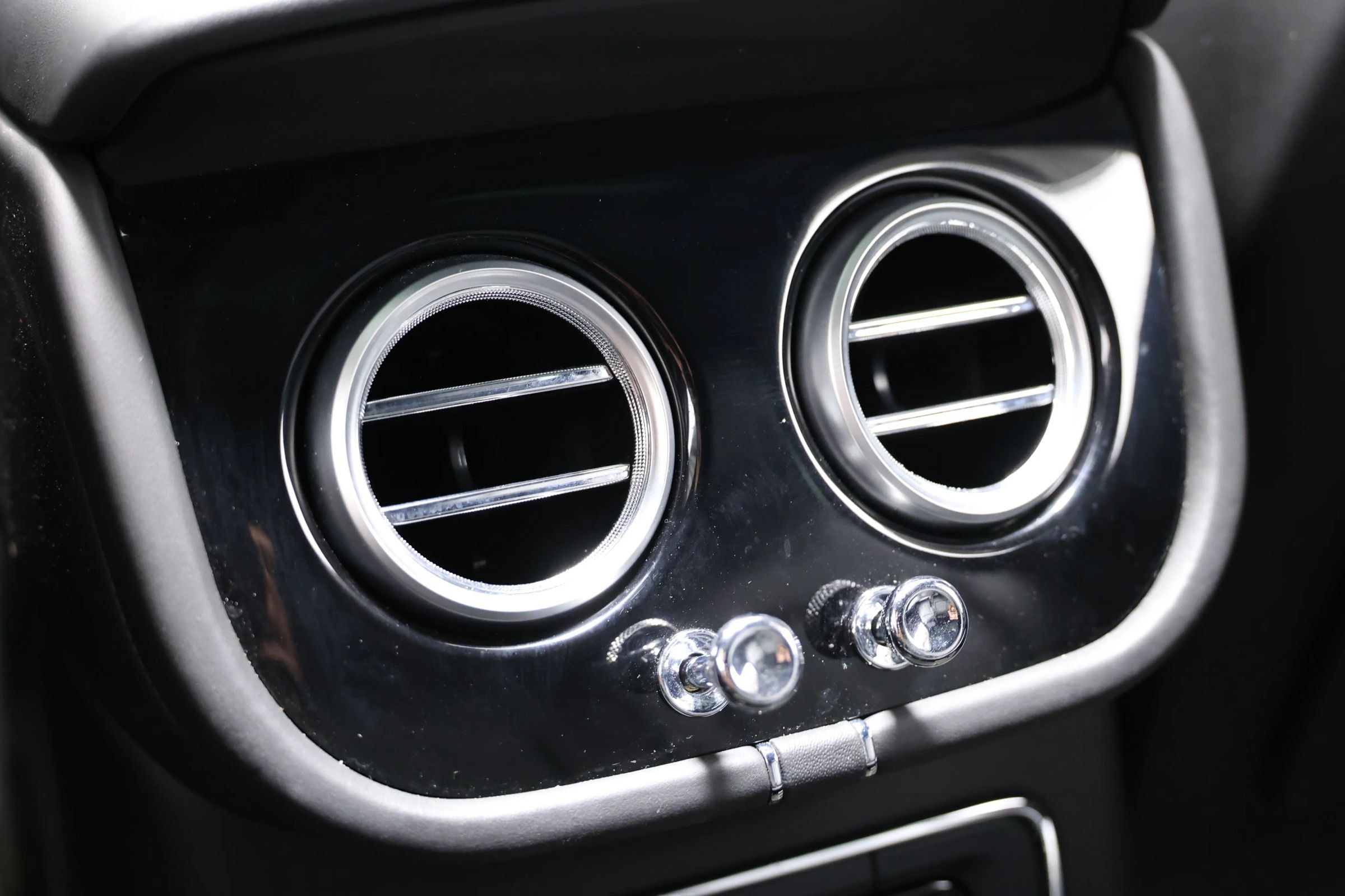Used 2018 Bentley Bentayga Onyx Edition AWD/4WD image 68