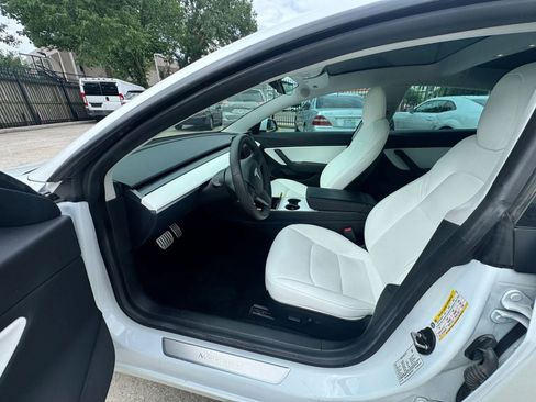 Used 2020 Tesla Model 3 Performance image 2