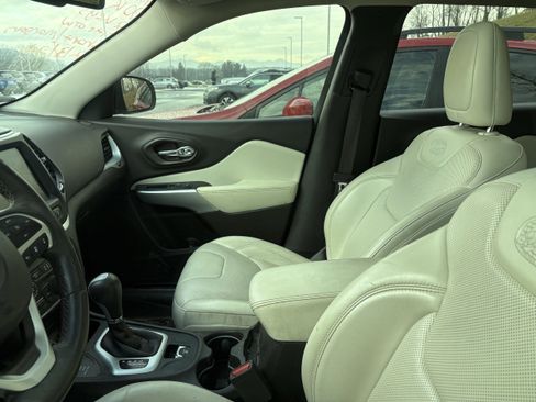 Used 2018 Jeep Cherokee Overland w/ Technology Group image 8