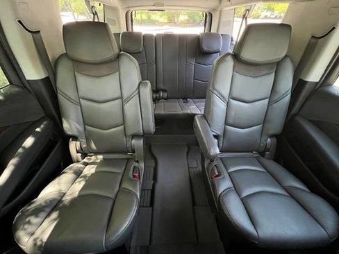 Used 2018 Cadillac Escalade ESV Premium Luxury RWD image 26