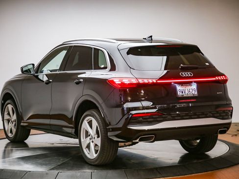 Certified 2025 Audi Q5 Premium w/ Premium Plus AWD/4WD image 2