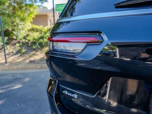 Used 2024 Jeep Grand Cherokee L Limited w/ Luxury Tech Group II image 29