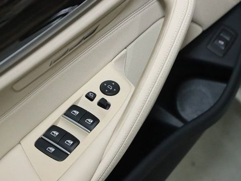 Used 2020 BMW 530i xDrive w/ Premium Package image 16