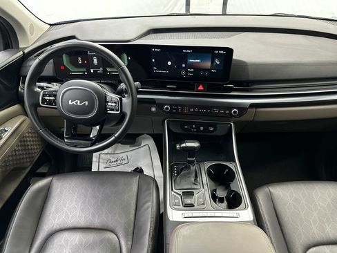 Used 2025 Kia Carnival FWD image 23