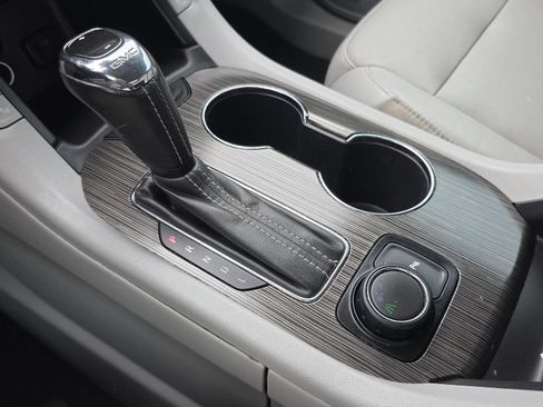 Used 2019 GMC Acadia SLT FWD image 17