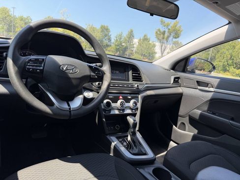 Used 2019 Hyundai Elantra SE FWD image 20