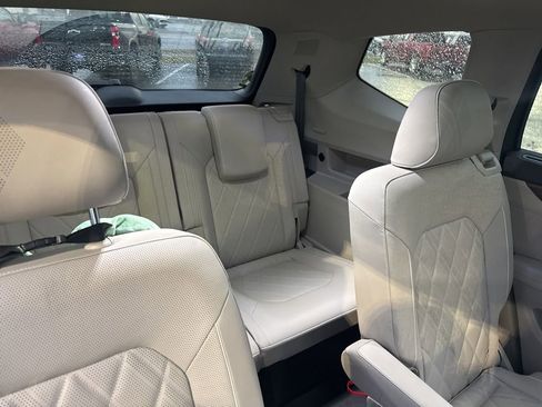 Used 2025 Volkswagen Atlas SEL Premium R-Line image 8