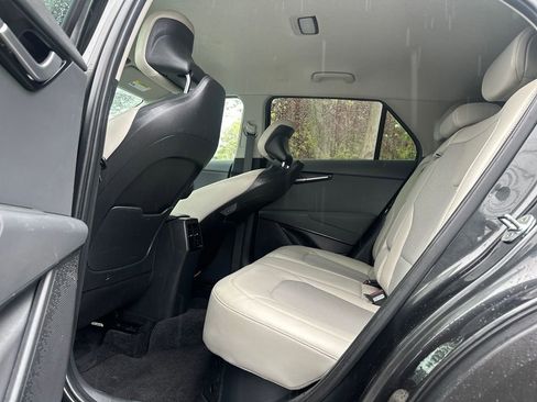 Used 2023 Kia Niro EX FWD image 11