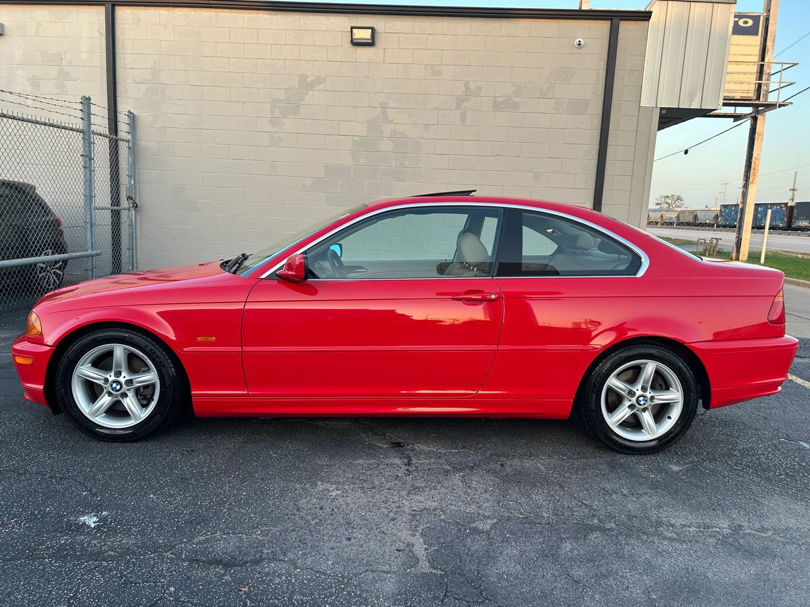 Used 2001 BMW 325Ci Coupe RWD image 3