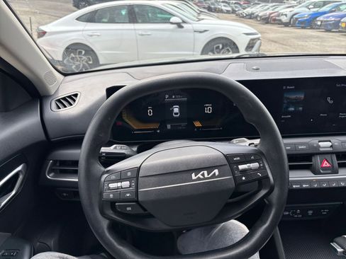 Used 2025 Kia K4 FWD image 29