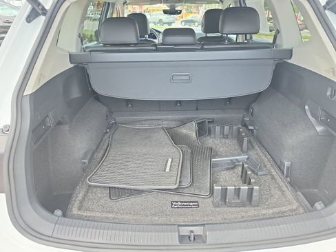 Used 2022 Volkswagen Tiguan SE image 7